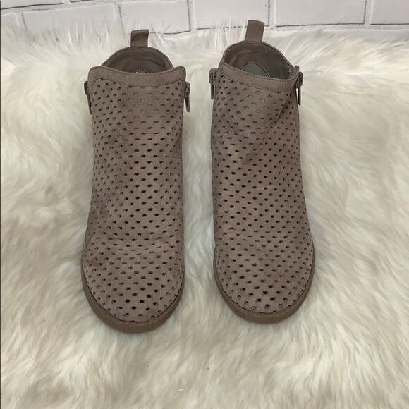 Carlos Santana Penny Perforated Booties Sz 6 - Picture 2 of 6